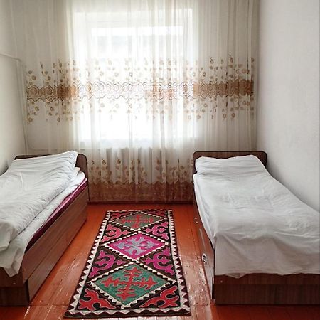 Guest House Bereke In Kyzart Village Bagysh Extérieur photo